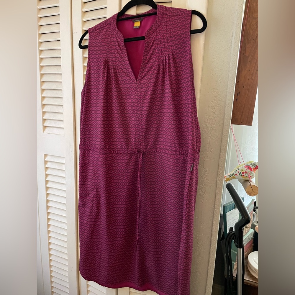 Eddie Bauer L Magenta/Purple Sleeveless Travel Dress with Subtle Print